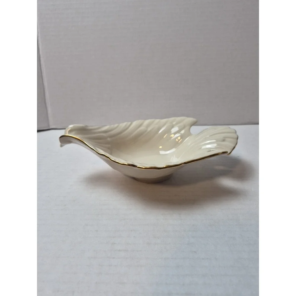 Lenox Ivory Bone China Dove Figural Bowl Gold Trim Made in USA Peace Bird‎ Candy